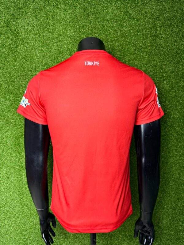 TR ÖZEL KIRMIZI FORMA